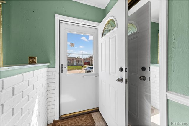 20311 Garden Court, Roseville, MI 48066