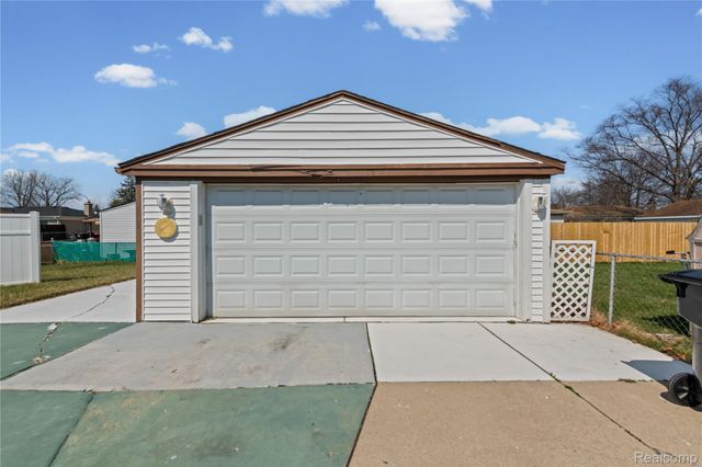 20311 Garden Court, Roseville, MI 48066