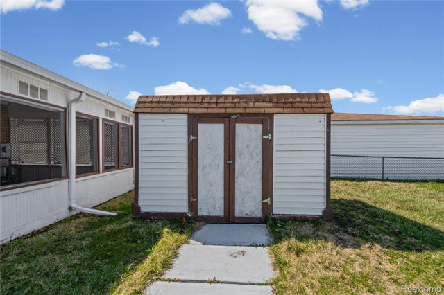 20311 Garden Court, Roseville, MI 48066