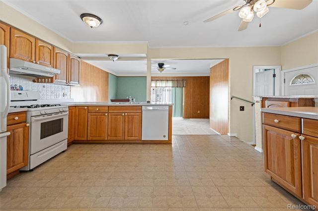 20311 Garden Court, Roseville, MI 48066