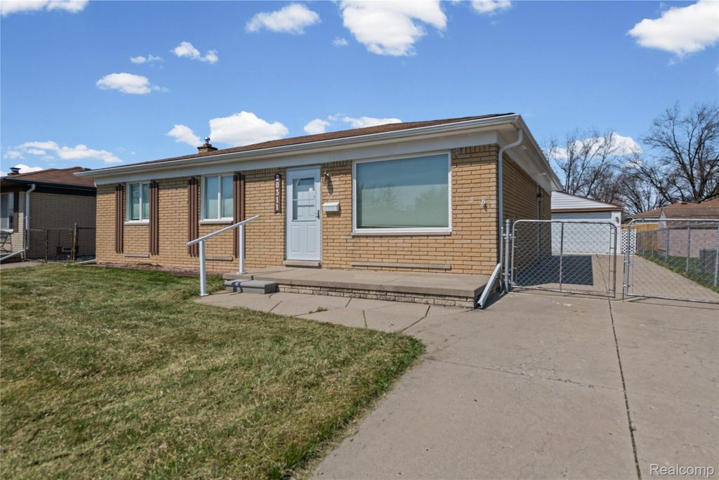 20311 Garden Court, Roseville, MI 48066