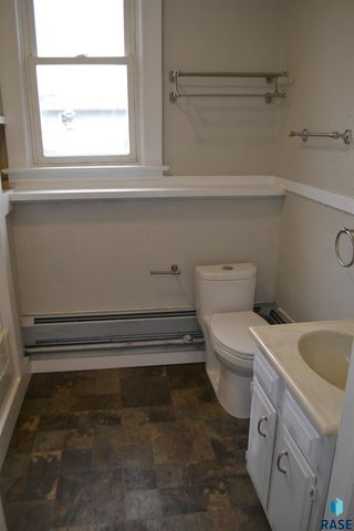 801 S 1st Ave Avenue, Sioux Falls, SD 57104