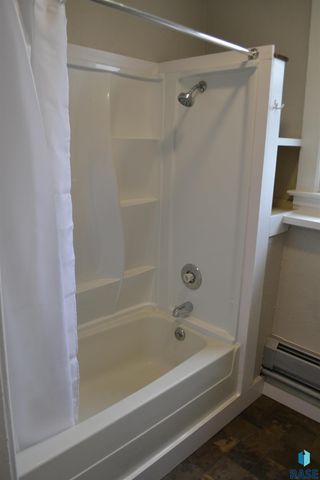 801 S 1st Ave Avenue, Sioux Falls, SD 57104