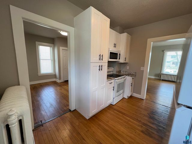 801 S 1st Ave Avenue, Sioux Falls, SD 57104