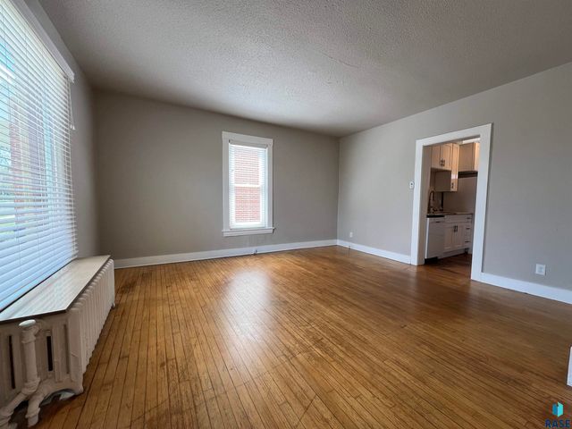 801 S 1st Ave Avenue, Sioux Falls, SD 57104