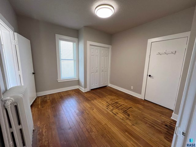 801 S 1st Ave Avenue, Sioux Falls, SD 57104