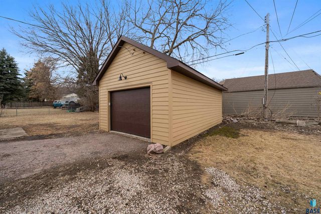 801 S 1st Ave Avenue, Sioux Falls, SD 57104