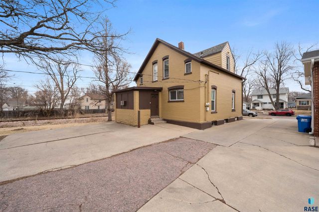 801 S 1st Ave Avenue, Sioux Falls, SD 57104