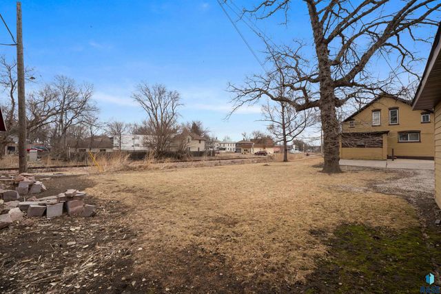 801 S 1st Ave Avenue, Sioux Falls, SD 57104