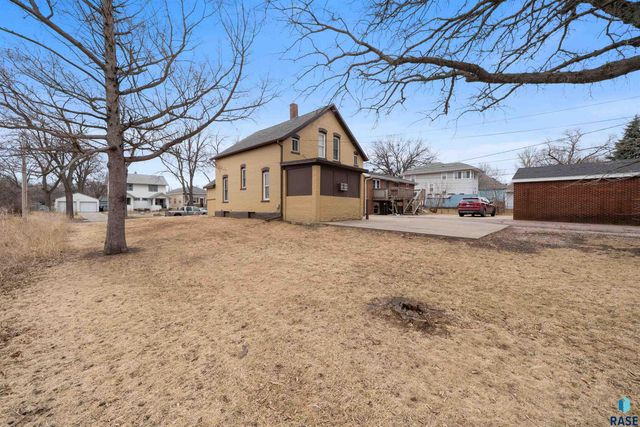 801 S 1st Ave Avenue, Sioux Falls, SD 57104