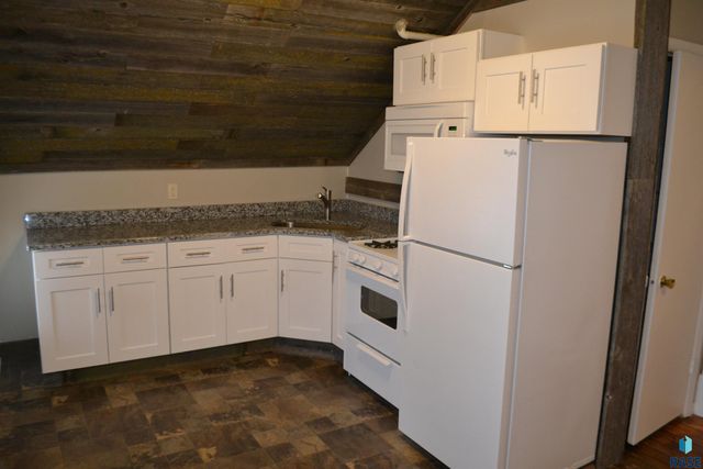 801 S 1st Ave Avenue, Sioux Falls, SD 57104