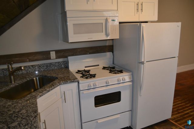 801 S 1st Ave Avenue, Sioux Falls, SD 57104