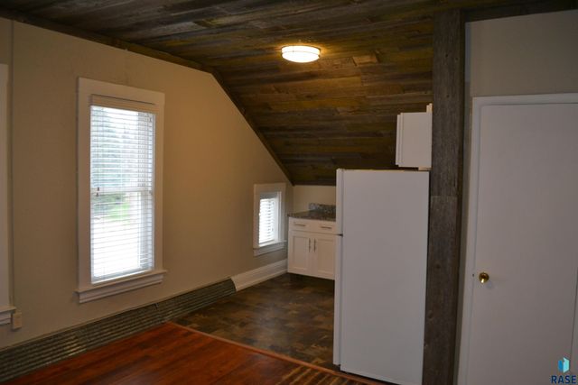 801 S 1st Ave Avenue, Sioux Falls, SD 57104