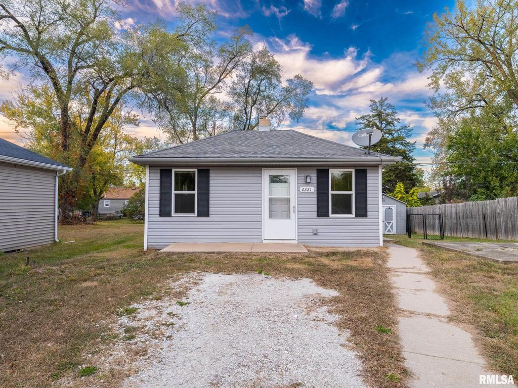 2221 W TRIPP Avenue, Peoria, IL 61604
