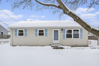 5590 Lucerne Avenue, Kalamazoo, MI 49048