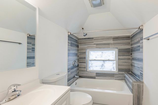 2038 E 73rd Street, Chicago, IL 60649