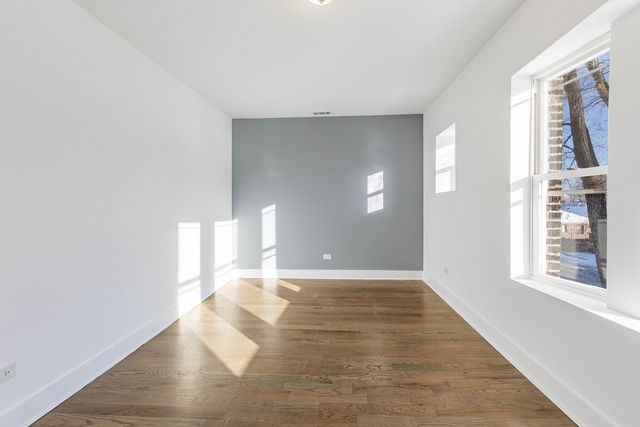 2038 E 73rd Street, Chicago, IL 60649