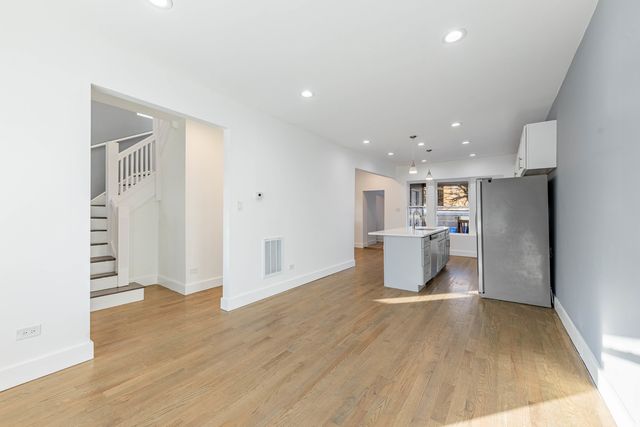 2038 E 73rd Street, Chicago, IL 60649