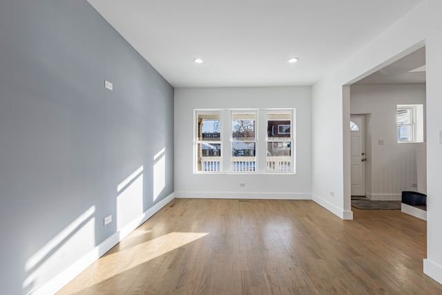 2038 E 73rd Street, Chicago, IL 60649