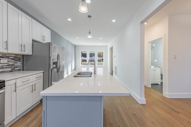 2038 E 73rd Street, Chicago, IL 60649