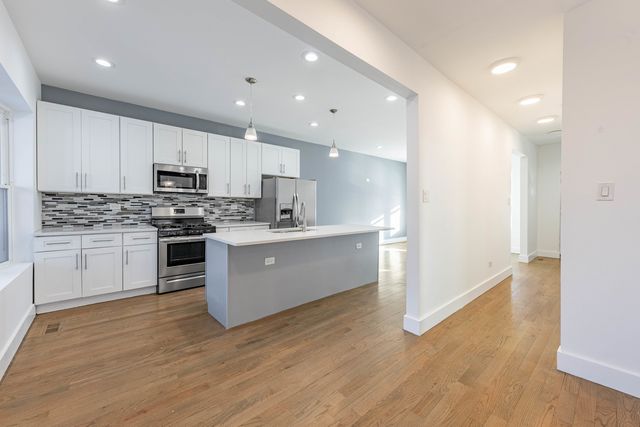 2038 E 73rd Street, Chicago, IL 60649