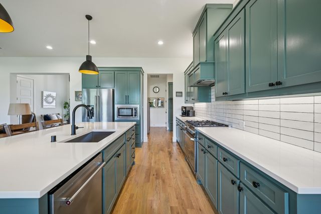 327 Saint Andrews Drive, Mabank, TX 75156