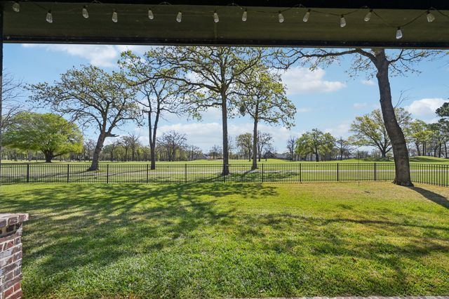 327 Saint Andrews Drive, Mabank, TX 75156