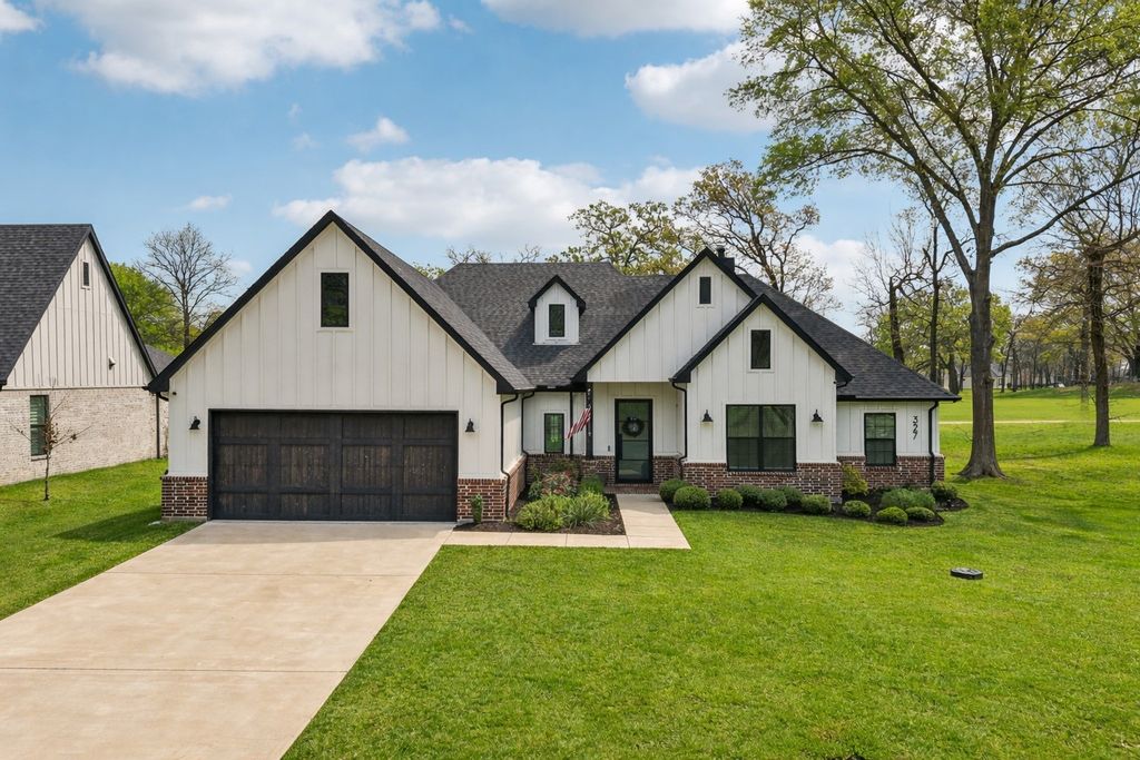 327 Saint Andrews Drive, Mabank, TX 75156