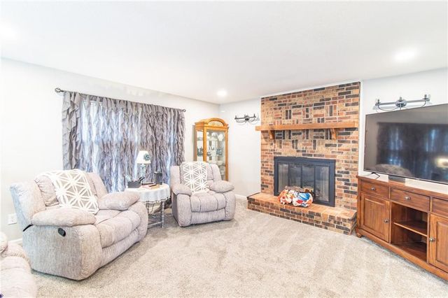 2003 E Alfresco Street, Clinton, MO 64735