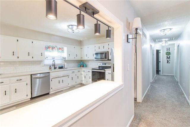 2003 E Alfresco Street, Clinton, MO 64735