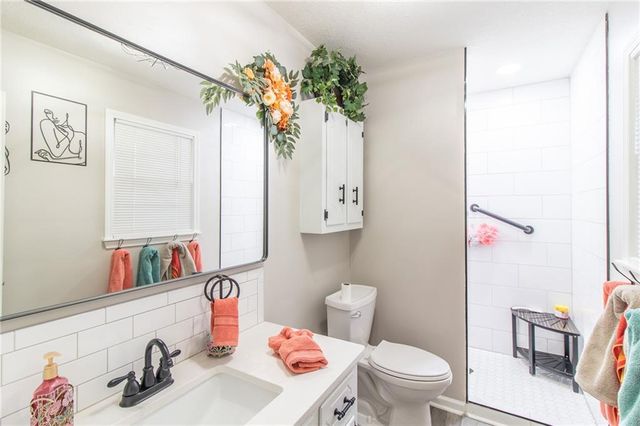 2003 E Alfresco Street, Clinton, MO 64735