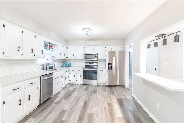 2003 E Alfresco Street, Clinton, MO 64735