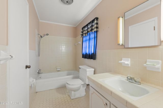 200 Dahalia Street, Lafayette, LA 70507