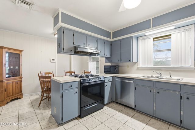 200 Dahalia Street, Lafayette, LA 70507