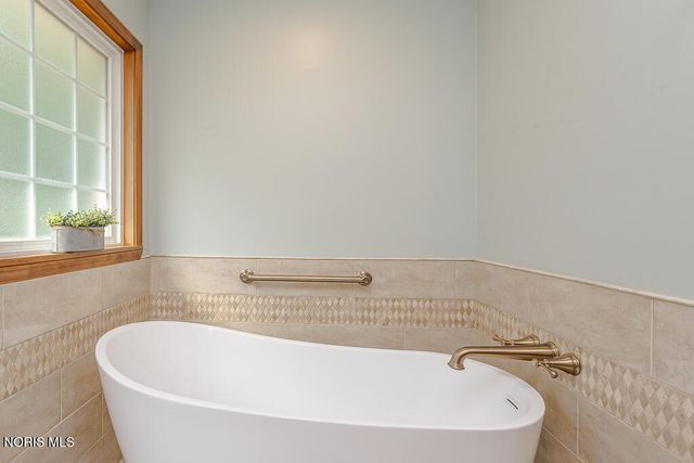 8053 Bridgehampton Drive, Waterville, OH 43566
