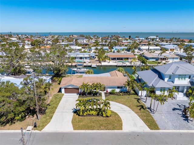 611 DUNDEE LANE, Holmes Beach, FL 34217