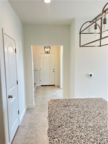 204 Montage Dr, Merced, CA 95348