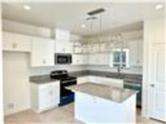 204 Montage Dr, Merced, CA 95348
