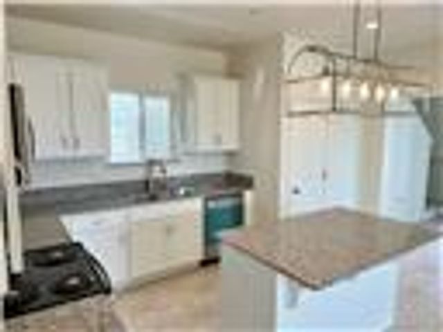 204 Montage Dr, Merced, CA 95348
