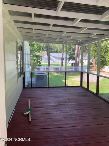 1101 N Poplar Street, Aberdeen, NC 28315