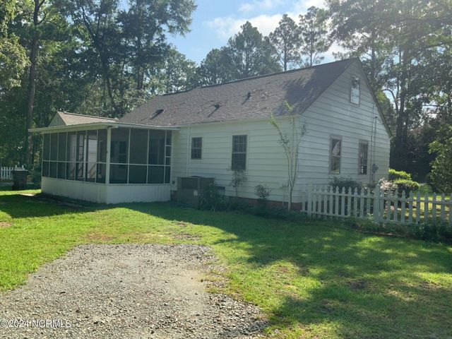 1101 N Poplar Street, Aberdeen, NC 28315