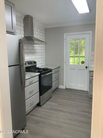 1101 N Poplar Street, Aberdeen, NC 28315