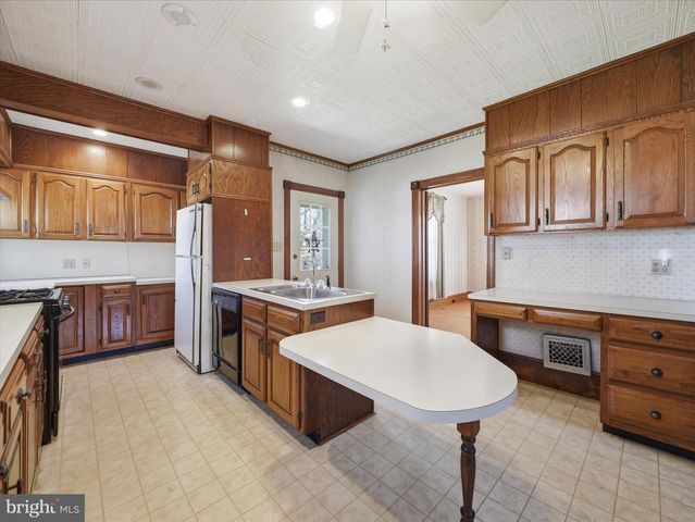 231 FAIRVIEW AVENUE W, Waynesboro, PA 17268