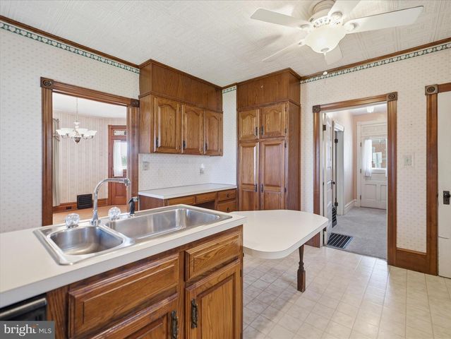231 FAIRVIEW AVENUE W, Waynesboro, PA 17268