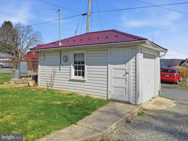 231 FAIRVIEW AVENUE W, Waynesboro, PA 17268