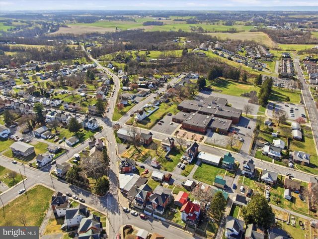 231 FAIRVIEW AVENUE W, Waynesboro, PA 17268