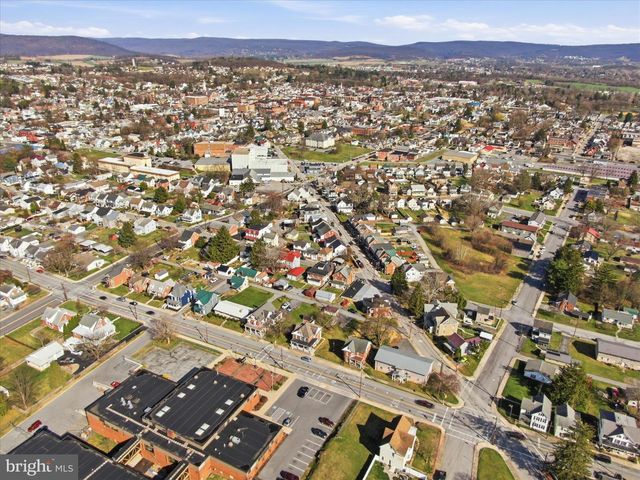 231 FAIRVIEW AVENUE W, Waynesboro, PA 17268