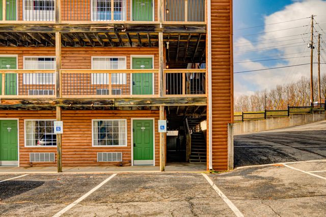 982 Indian Point Road 108, Indian Point, MO 65616
