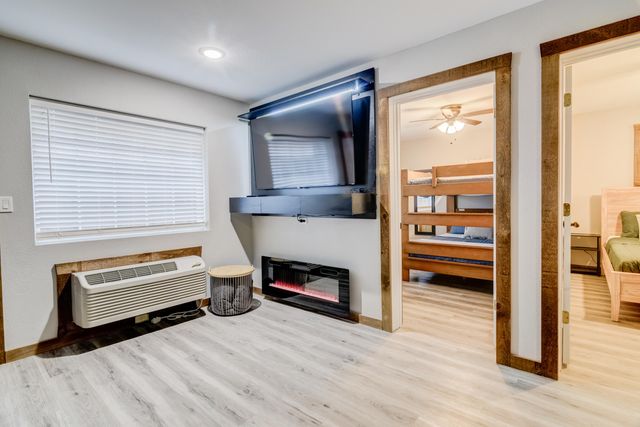 982 Indian Point Road 108, Indian Point, MO 65616