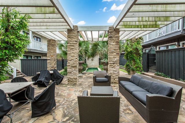 5904 Sandhurst Lane 246, Dallas, TX 75206